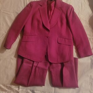 Elegant Women's Pink Pantsuit